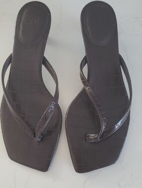 H&M Dark Brown Croc-Embossed Square-Toe Thong Sandals